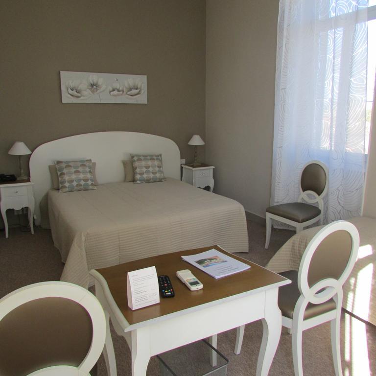 Le Castelet Des Alpilles Otel Saint-Rémy-de-Provence Oda fotoğraf
